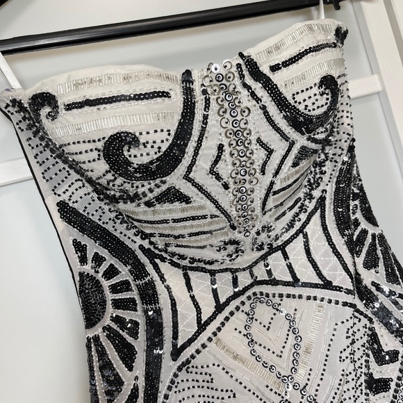 Sexy BEBE strapless dress - Picture 2 of 6